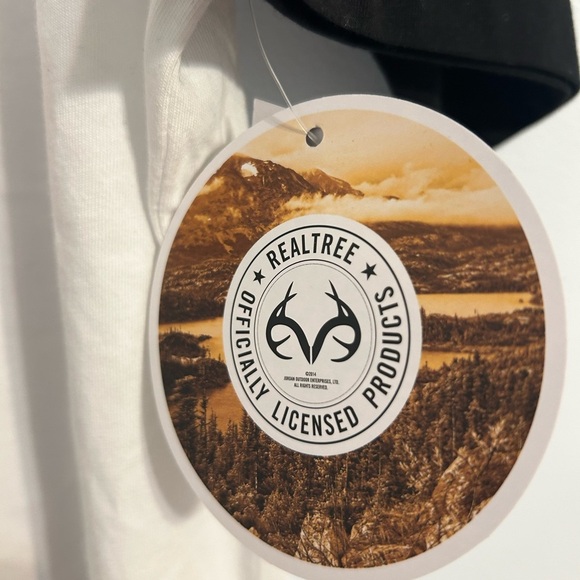 Men’s large Realtree Black and White Raglan t-shirt.NWT‎. Hurting shirt. - Picture 5 of 8